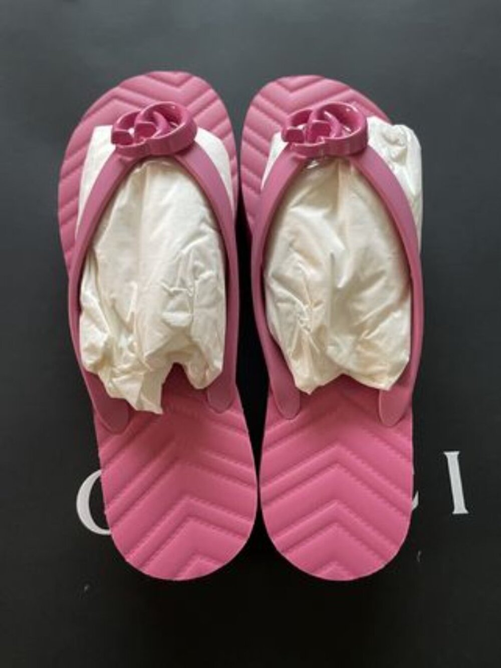 Gucci Pink Logo Rubber Flip Flops - Picture 2 of 6